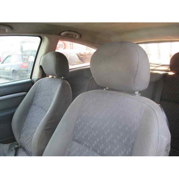 ford focus berlina (cak) del año 2000