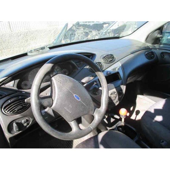 ford focus berlina (cak) del año 2000