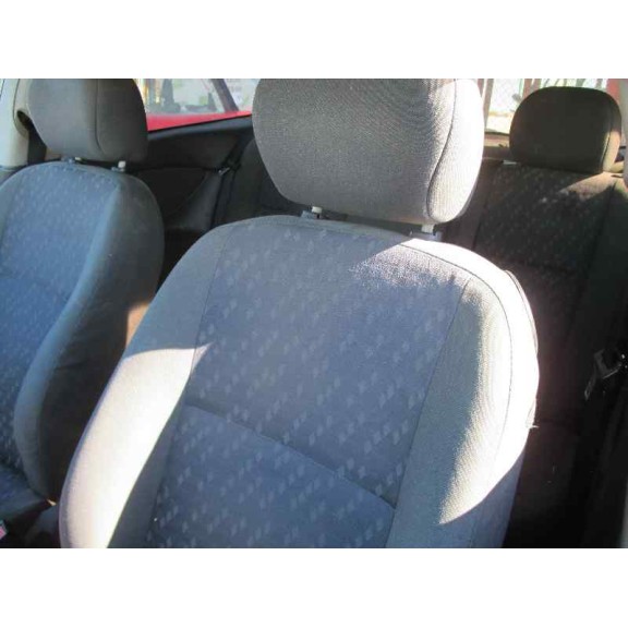 ford focus berlina (cak) del año 2000