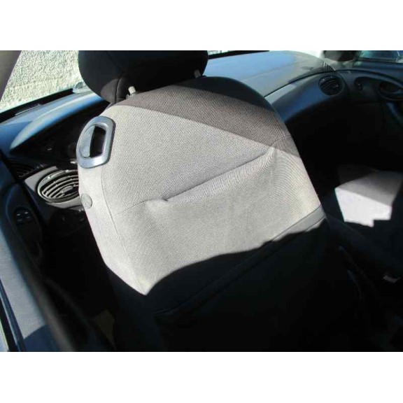 ford focus berlina (cak) del año 2000