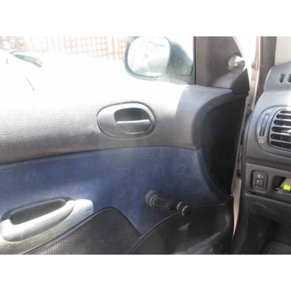 peugeot 206 berlina del año 2004