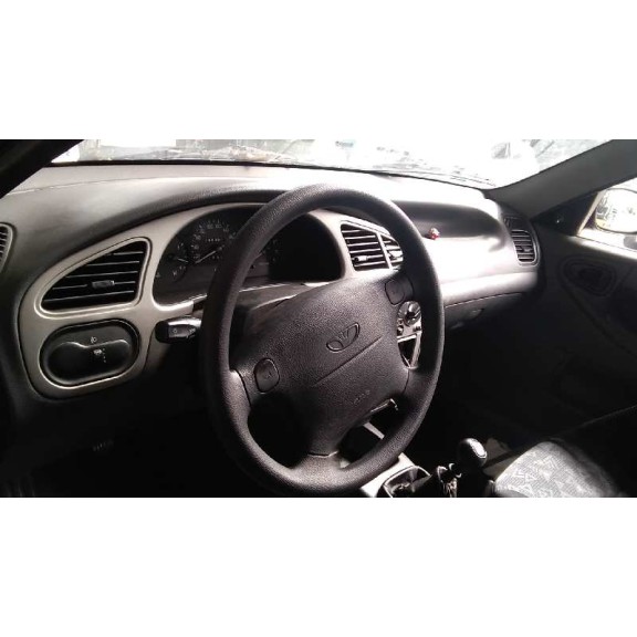 daewoo lanos del año 2000