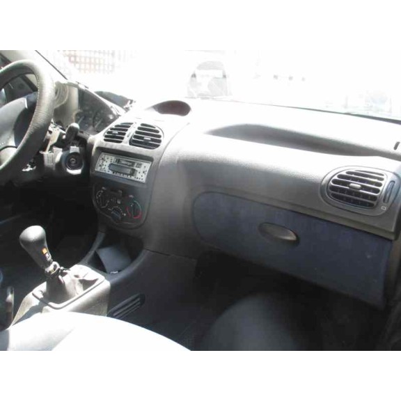 peugeot 206 berlina del año 2004