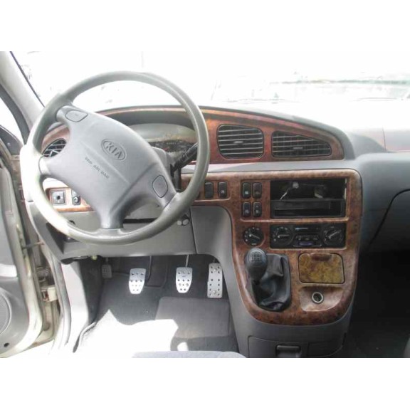 kia carnival del año 2001