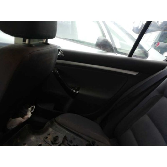 volkswagen golf v berlina (1k1) del año 2004