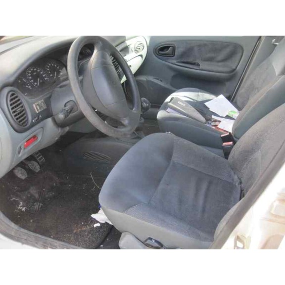 renault megane i berlina hatchback (ba0) del año 1998