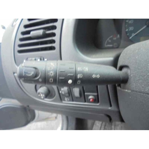 citroën xsara berlina del año 2000