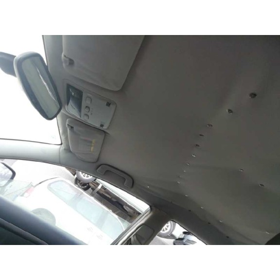 toyota avensis berlina (t25) del año 2006