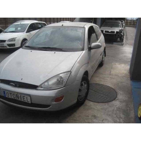 ford focus berlina (cak) del año 2000