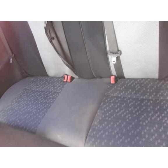 ford focus berlina (cak) del año 2000