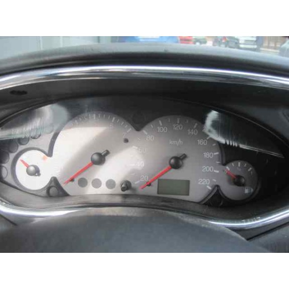 ford focus berlina (cak) del año 2000