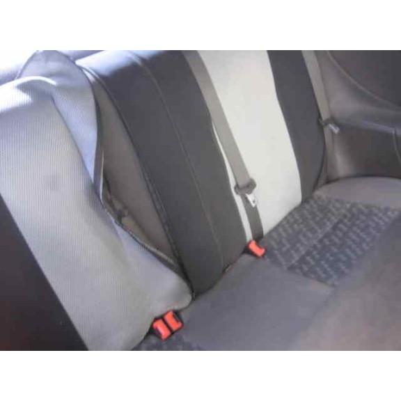 ford focus berlina (cak) del año 2000