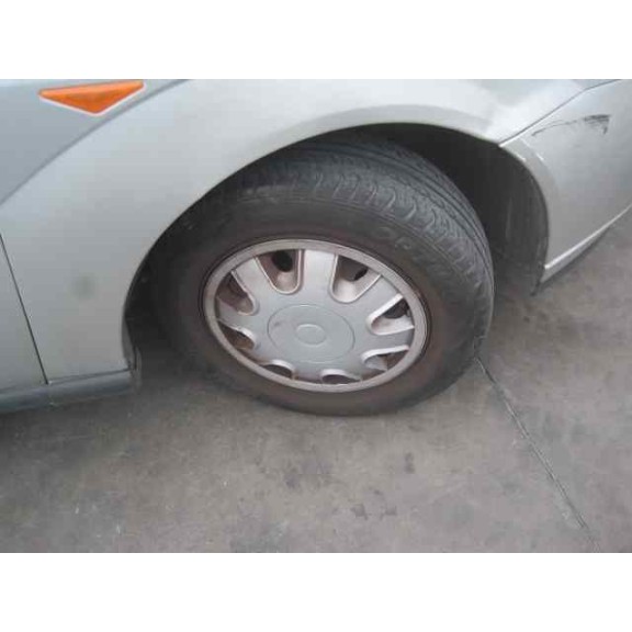 ford focus berlina (cak) del año 2000