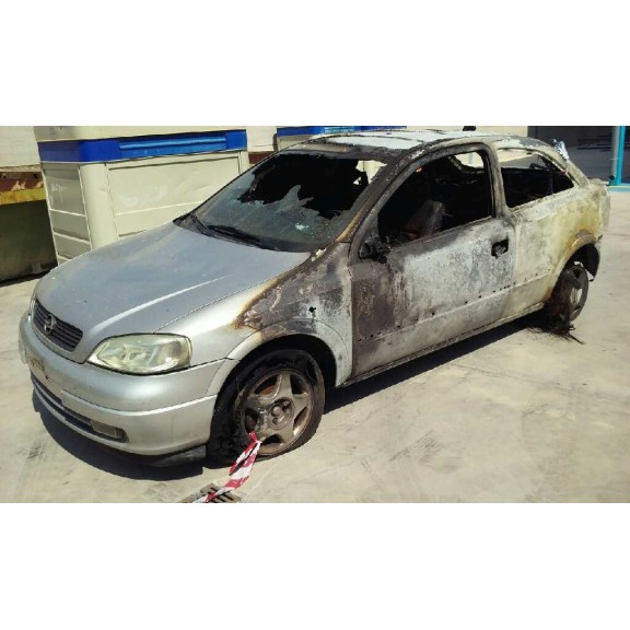 opel astra g berlina del año 2000