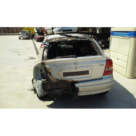 opel astra g berlina del año 2000