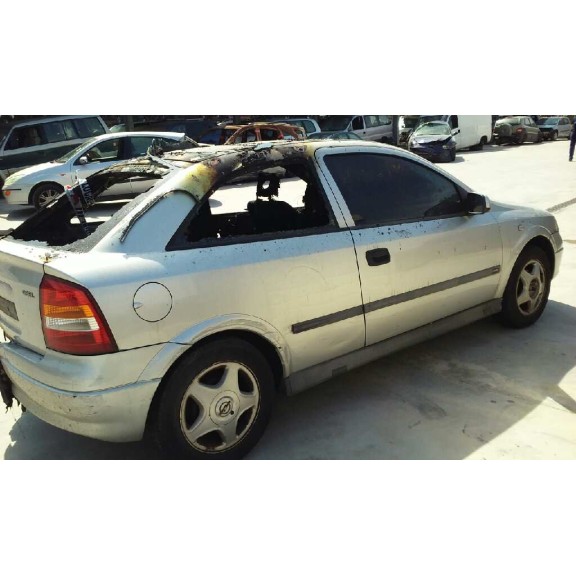 opel astra g berlina del año 2000