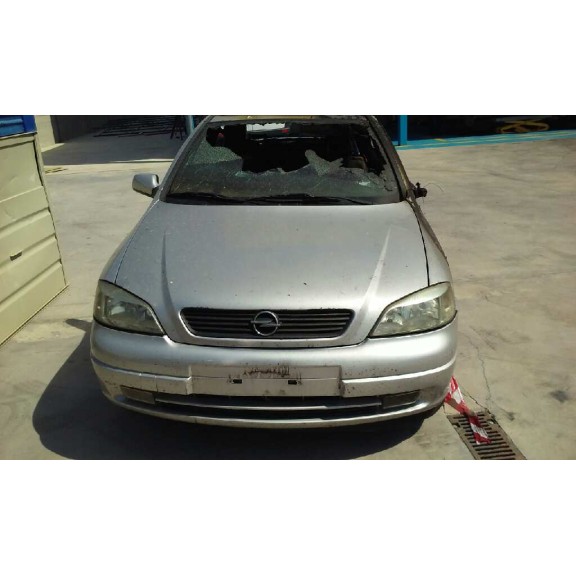 opel astra g berlina del año 2000