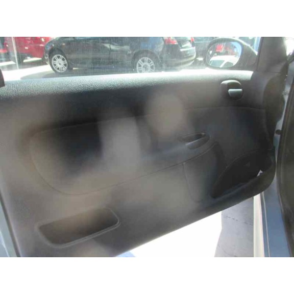 peugeot 206 berlina del año 2001