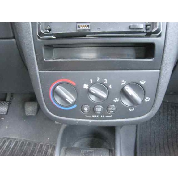 opel corsa c del año 2003
