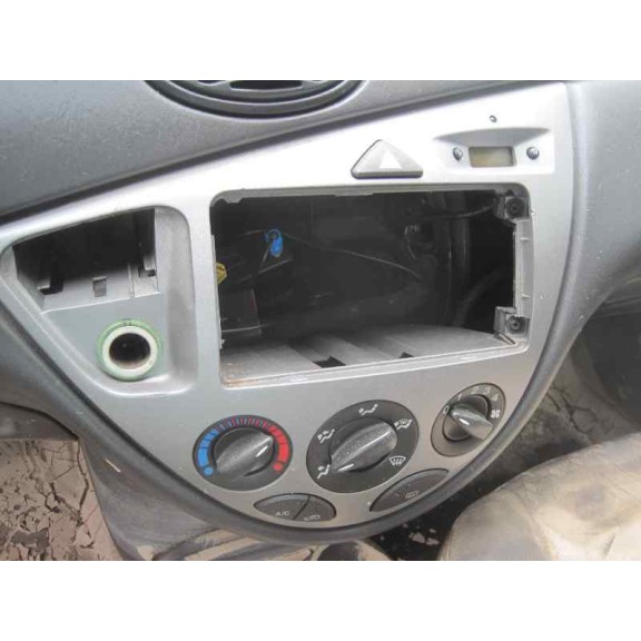 ford focus berlina (cak) del año 2000