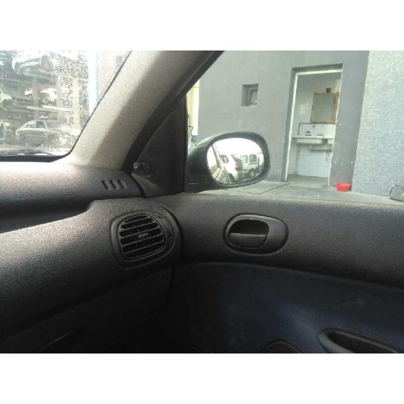 peugeot 206 berlina del año 2001