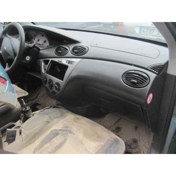 ford focus berlina (cak) del año 2000
