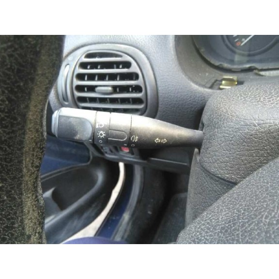 peugeot 206 berlina del año 2001