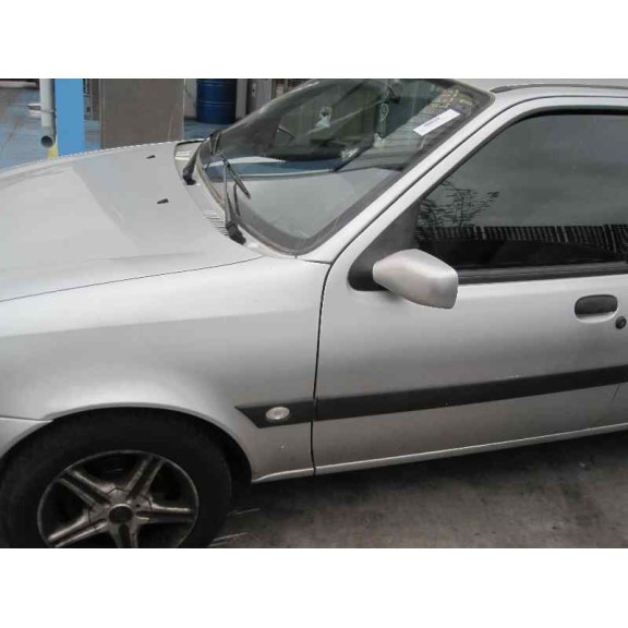 ford fiesta berlina (dx) del año 2001