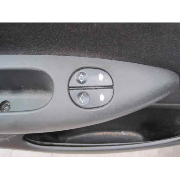 ford fiesta berlina (dx) del año 2001