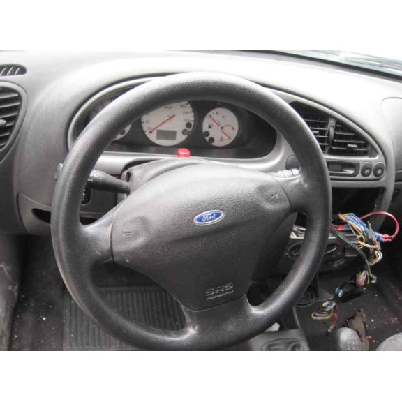 ford fiesta berlina (dx) del año 2001