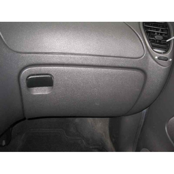 ford fiesta berlina (dx) del año 2001