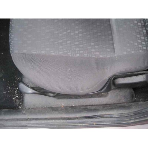 ford fiesta berlina (dx) del año 2001