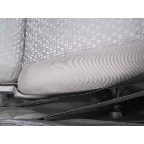 ford fiesta berlina (dx) del año 2001