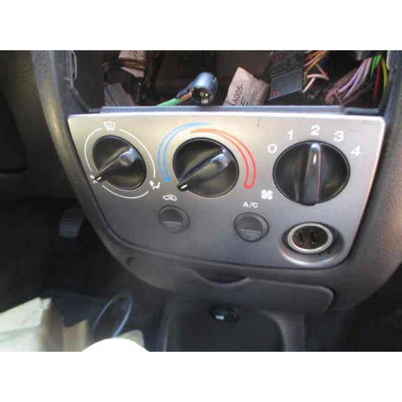 ford fiesta berlina (dx) del año 2001