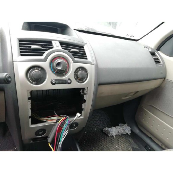 renault megane ii classic berlina del año 2004