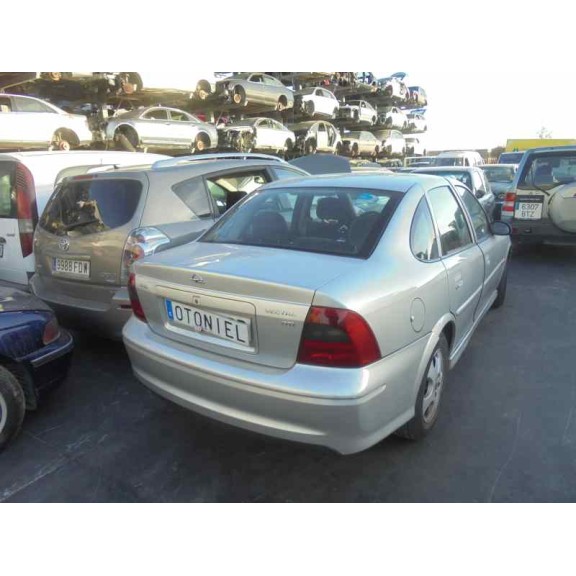 opel vectra b berlina del año 2000
