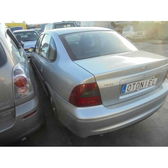 opel vectra b berlina del año 2000