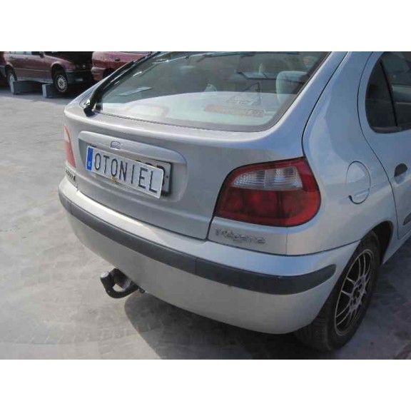 renault megane i fase 2 berlina (ba0) del año 2001