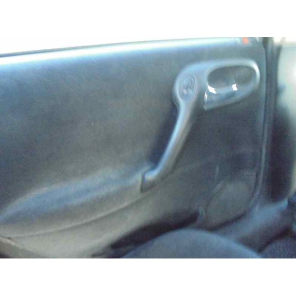 opel vectra b berlina del año 2000