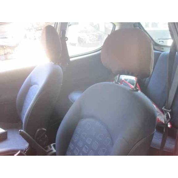 peugeot 206 berlina del año 2002