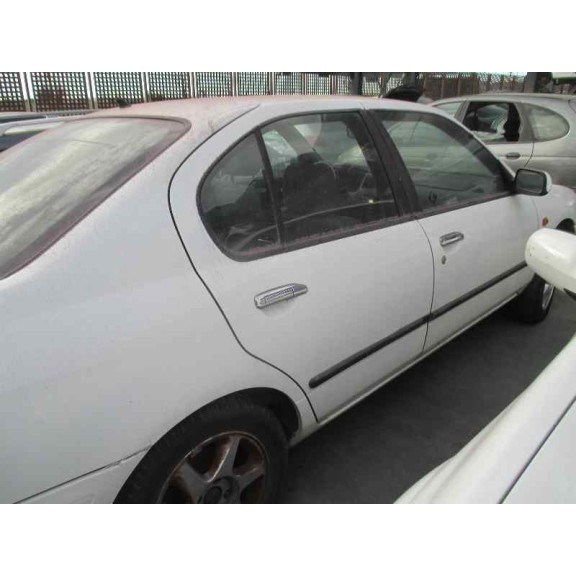 nissan primera berlina (p11) del año 1999