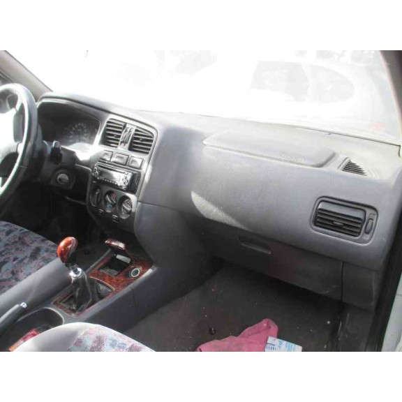 nissan primera berlina (p11) del año 1999