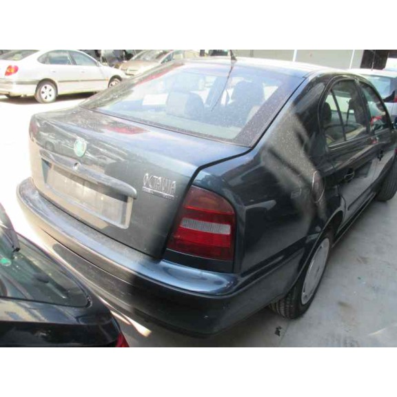 skoda octavia berlina (1u2) del año 2000