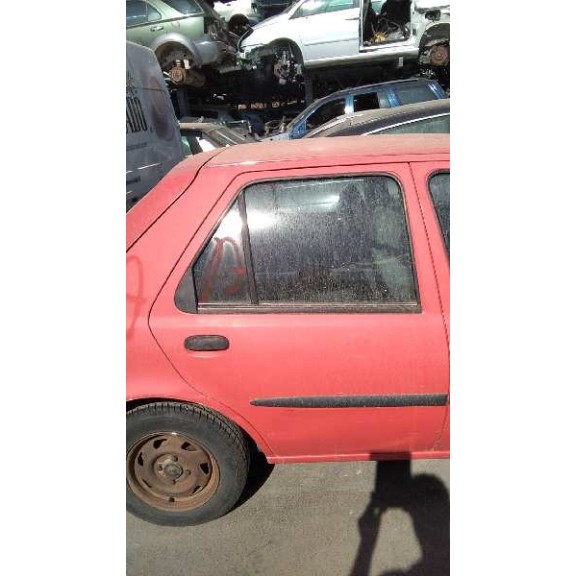 ford fiesta berlina del año 1998