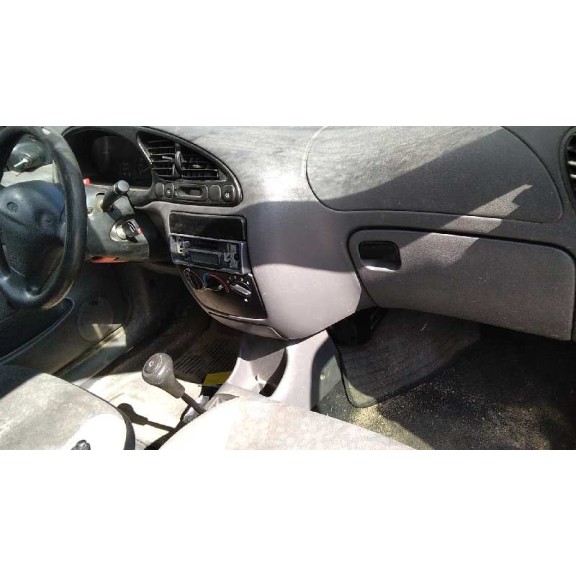 ford fiesta berlina del año 1998