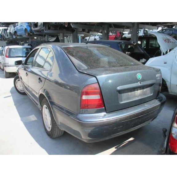skoda octavia berlina (1u2) del año 2000
