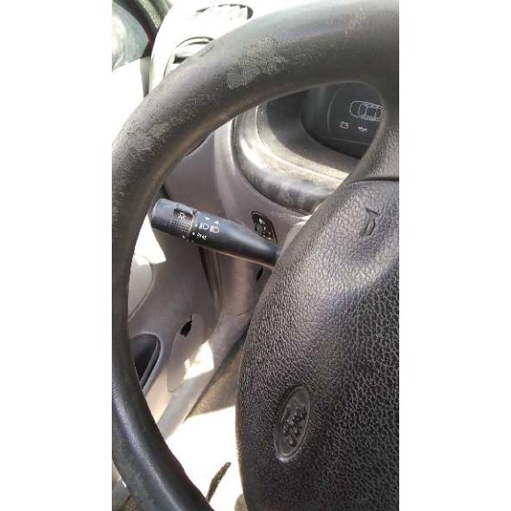 ford fiesta berlina del año 1998