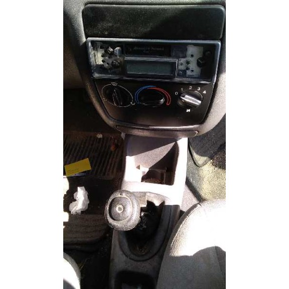 ford fiesta berlina del año 1998