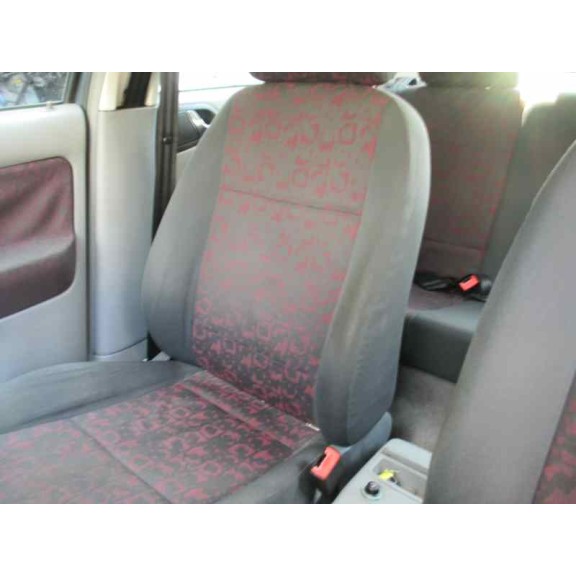 skoda octavia berlina (1u2) del año 2000