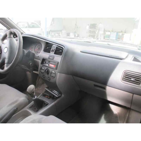 nissan primera berlina (p11) del año 2001